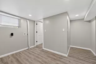 946 W Windlake Ave, Milwaukee, WI 53204 - Photo 20