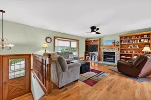 919 Squire Ln, West Bend, WI 53090 - Photo 4