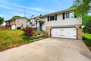 919 Squire Ln, West Bend, WI 53090 - Photo 2