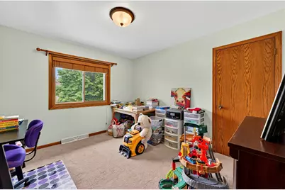 919  Squire Ln, West Bend, WI 53090 - Photo 22