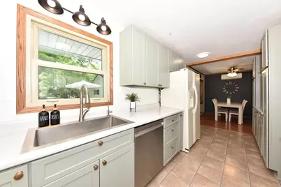 W200N9459  Woodside Ln, Menomonee Falls, WI 53051 - Photo 10