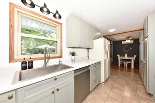 W200N9459 Woodside Ln, Menomonee Falls, WI 53051 - Photo 10