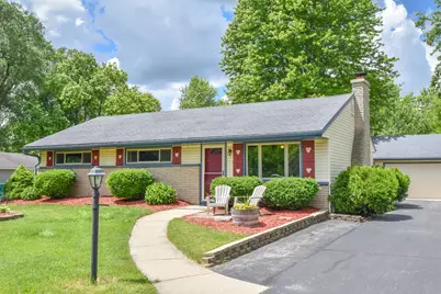 W200N9459  Woodside Ln, Menomonee Falls, WI 53051 - Photo 2