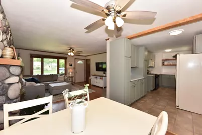 W200N9459  Woodside Ln, Menomonee Falls, WI 53051 - Photo 8