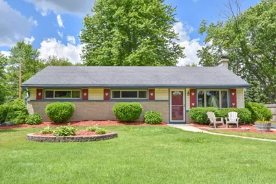 W200N9459  Woodside Ln, Menomonee Falls, WI 53051 - Photo 1