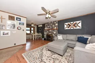 W200N9459 Woodside Ln, Menomonee Falls, WI 53051 - Photo 4