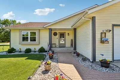 7710 S Chapel Hill Dr, Franklin, WI 53132 - Photo 2