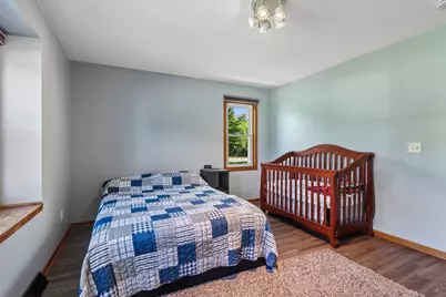 7710 S Chapel Hill Dr, Franklin, WI 53132 - Photo 10