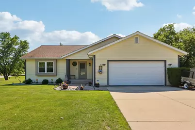 7710 S Chapel Hill Dr, Franklin, WI 53132 - Photo 1
