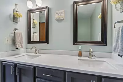 7710 S Chapel Hill Dr, Franklin, WI 53132 - Photo 22