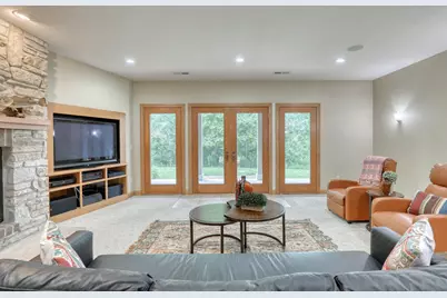 13345 N Windsor Ct, Mequon, WI 53097 - Photo 34