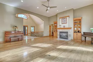 13345 N Windsor Ct, Mequon, WI 53097 - Photo 16