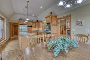 13345 N Windsor Ct, Mequon, WI 53097 - Photo 12