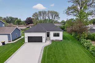 9827 W Dakota St, West Allis, WI 53227 - Photo 1