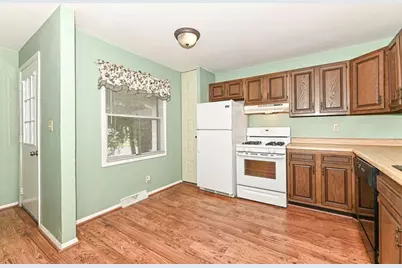 6216 W College Ave, Greendale, WI 53129 - Photo 10