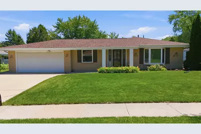 605 E Laverne Dr, Oak Creek, WI 53154 - Photo 1