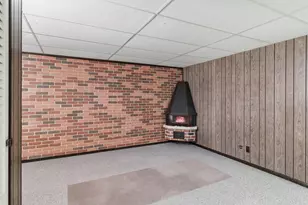 605 E Laverne Dr, Oak Creek, WI 53154 - Photo 28
