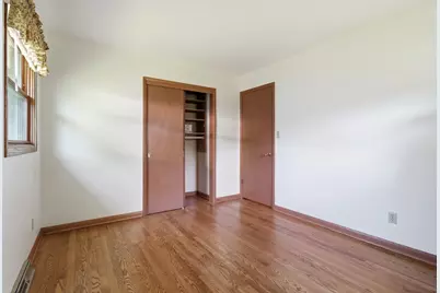 605 E Laverne Dr, Oak Creek, WI 53154 - Photo 18