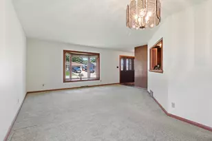 605 E Laverne Dr, Oak Creek, WI 53154 - Photo 8