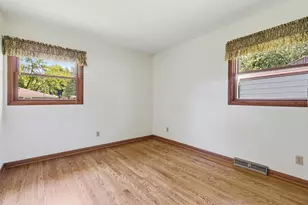 605 E Laverne Dr, Oak Creek, WI 53154 - Photo 16