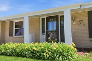 605 E Laverne Dr, Oak Creek, WI 53154 - Photo 4