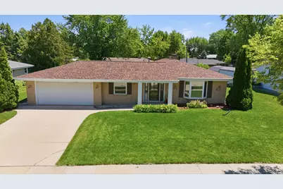 605 E Laverne Dr, Oak Creek, WI 53154 - Photo 2
