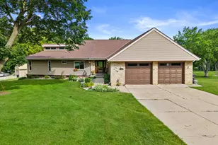 210 Prairie View Dr, North Prairie, WI 53153 - Photo 1