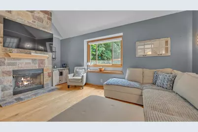 715  Hawthorn Dr, West Bend, WI 53095 - Photo 6