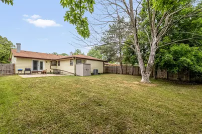 9060 N 86th St, Milwaukee, WI 53224 - Photo 6