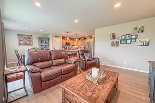 957 Elderberry Rd, Oconomowoc, WI 53066 - Photo 16