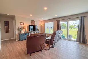 957 Elderberry Rd, Oconomowoc, WI 53066 - Photo 18