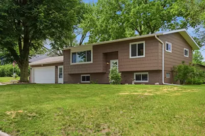 1610  Cliffview Dr, Holmen, WI 54636 - Photo 1