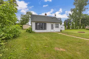 618 Pinehurst Ct, Sheboygan Falls, WI 53085 - Photo 2
