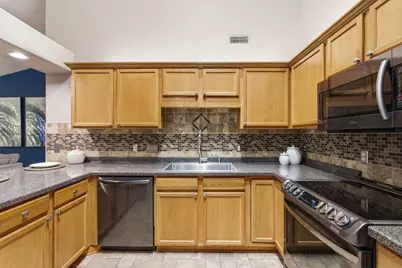 6248 S Creekside Dr #16, Cudahy, WI 53110 - Photo 4