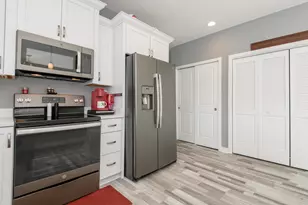 106 Phantom Lk Ct, Mukwonago, WI 53149 - Photo 12
