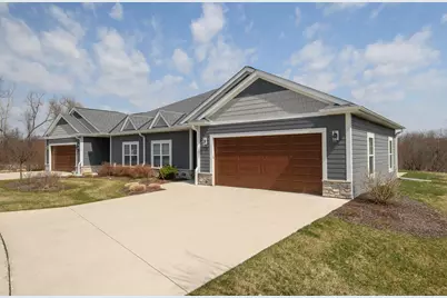 106  Phantom Lake Ct, Mukwonago, WI 53149 - Photo 2