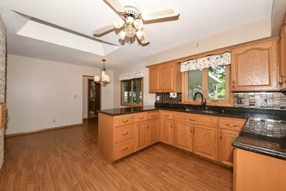 312 N Jackson St, Elkhorn, WI 53121 - Photo 10