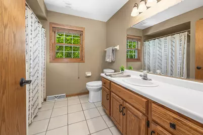 W153N5311  Plaza Dr, Menomonee Falls, WI 53051 - Photo 32