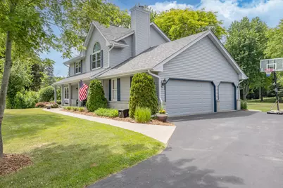 W153N5311  Plaza Dr, Menomonee Falls, WI 53051 - Photo 4