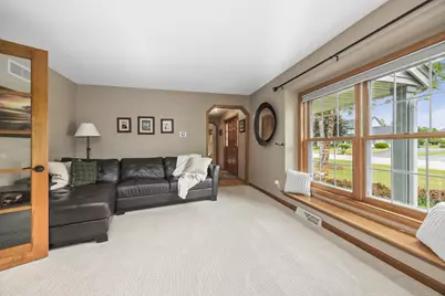 W153N5311  Plaza Dr, Menomonee Falls, WI 53051 - Photo 10