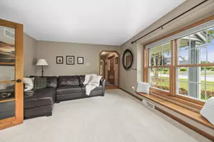 W153N5311 Plaza Dr, Menomonee Falls, WI 53051 - Photo 10