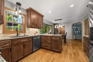 W153N5311 Plaza Dr, Menomonee Falls, WI 53051 - Photo 14