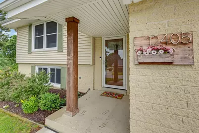 12405 W Crawford Ave, New Berlin, WI 53151 - Photo 2