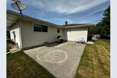 2722 N Taylor Dr, Sheboygan, WI 53083 - Photo 24