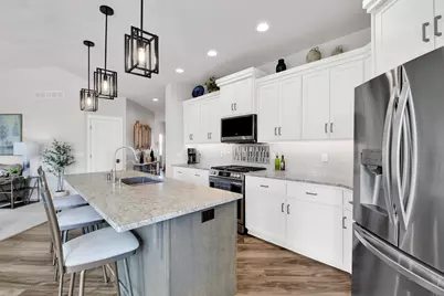 S54W25469  Pebble Brook Ct, Waukesha, WI 53189 - Photo 6