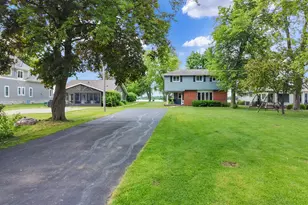 24315 Fairway Dr, Racine, WI 53139 - Photo 4