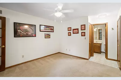 5413  Somerset Ln, Greenfield, WI 53221 - Photo 22