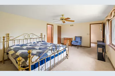 5413  Somerset Ln, Greenfield, WI 53221 - Photo 28