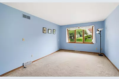 5413  Somerset Ln, Greenfield, WI 53221 - Photo 16