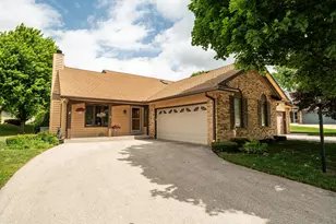 5413 Somerset Ln, Greenfield, WI 53221 - Photo 2